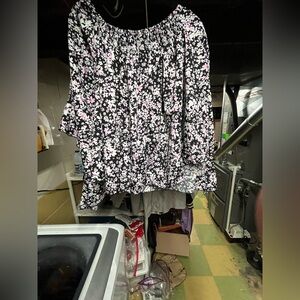 Floral Black and Pink Women's Top Size 3XL
NWOT Giveaway